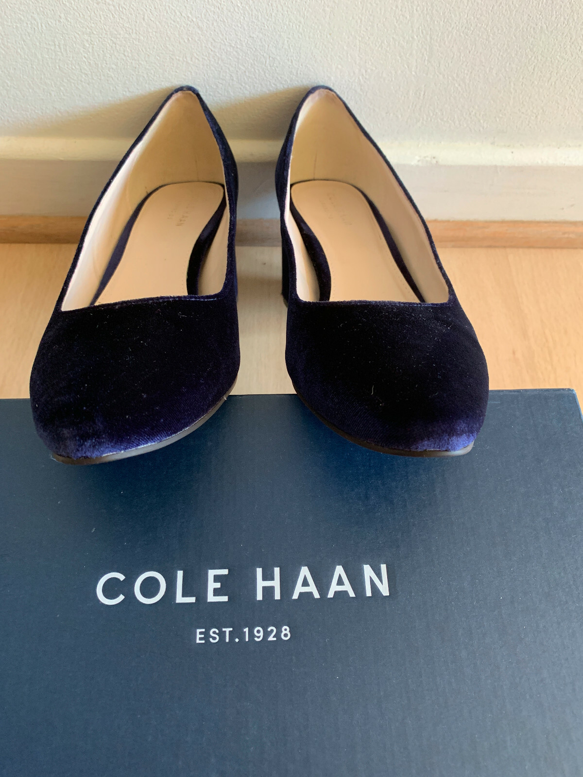 Cole Haan U.S.Size 8 Navy Blue Velvet Claudine Block Heels Closed-Toe Pumps +box