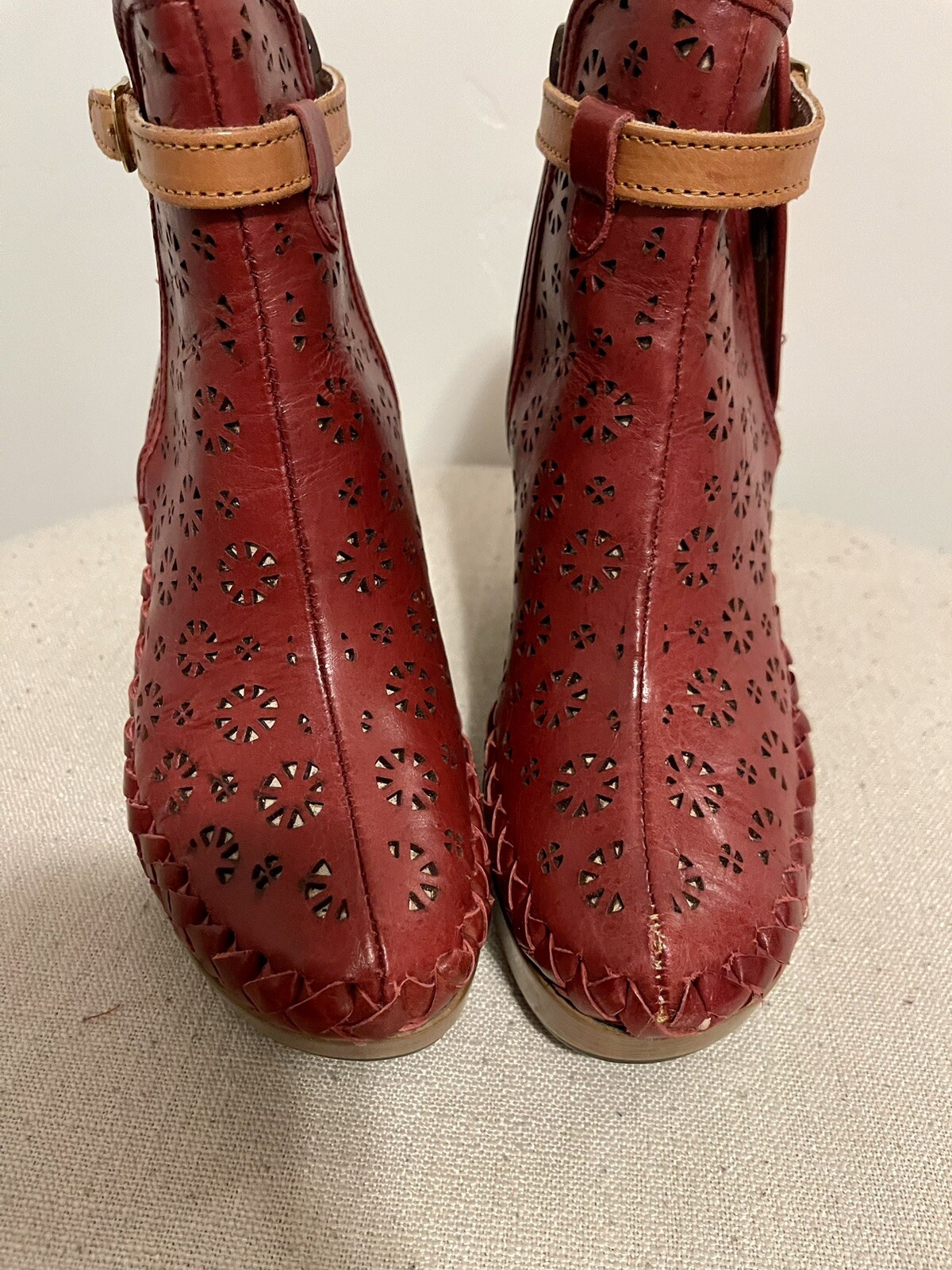 FIESTA FEET Perforated Leather Ankle Boots Sz 6. *Please See description*