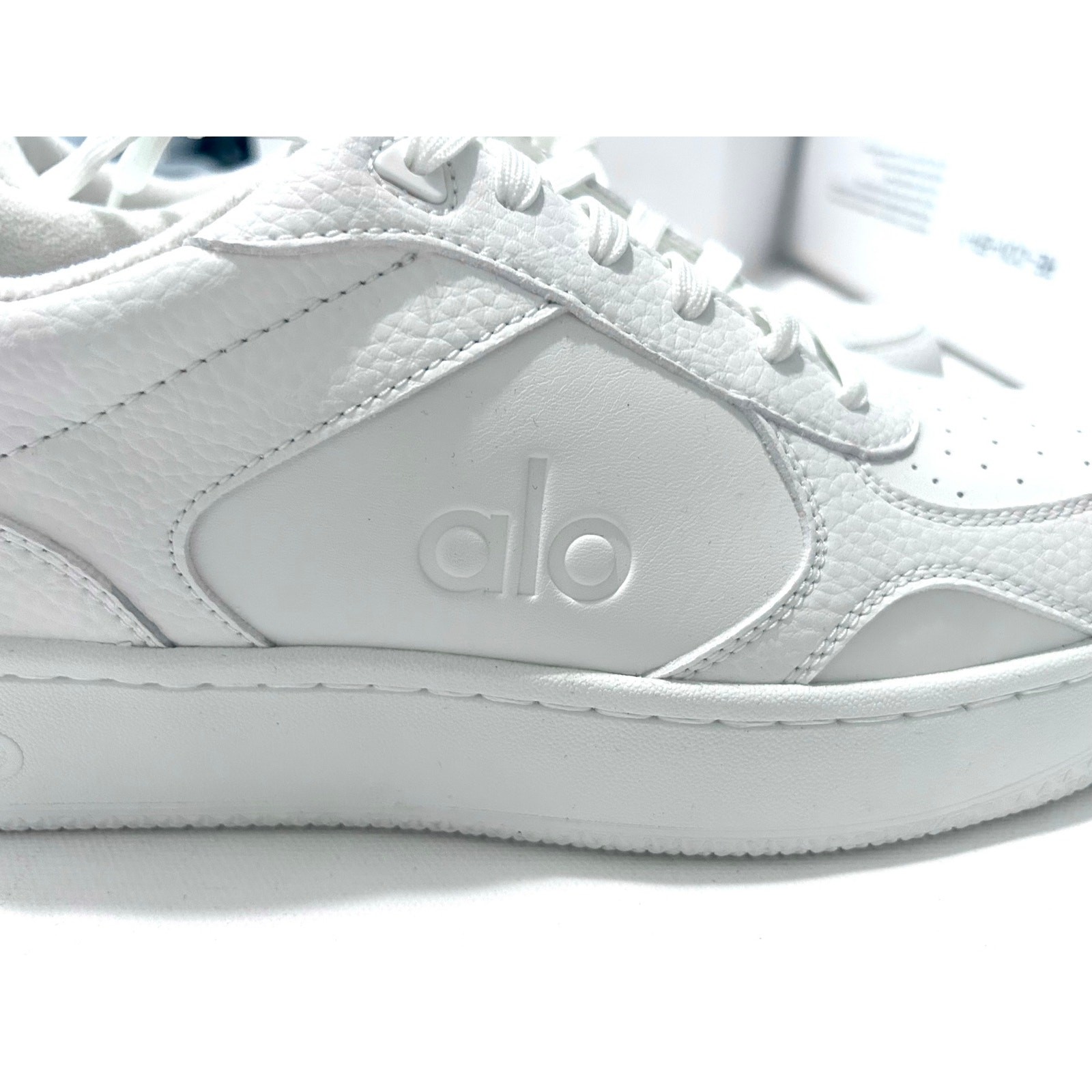 ALO Recovery Mode Sneaker. Women’s size 9/ Men’s Size 7.5 Natural White. NWT’s