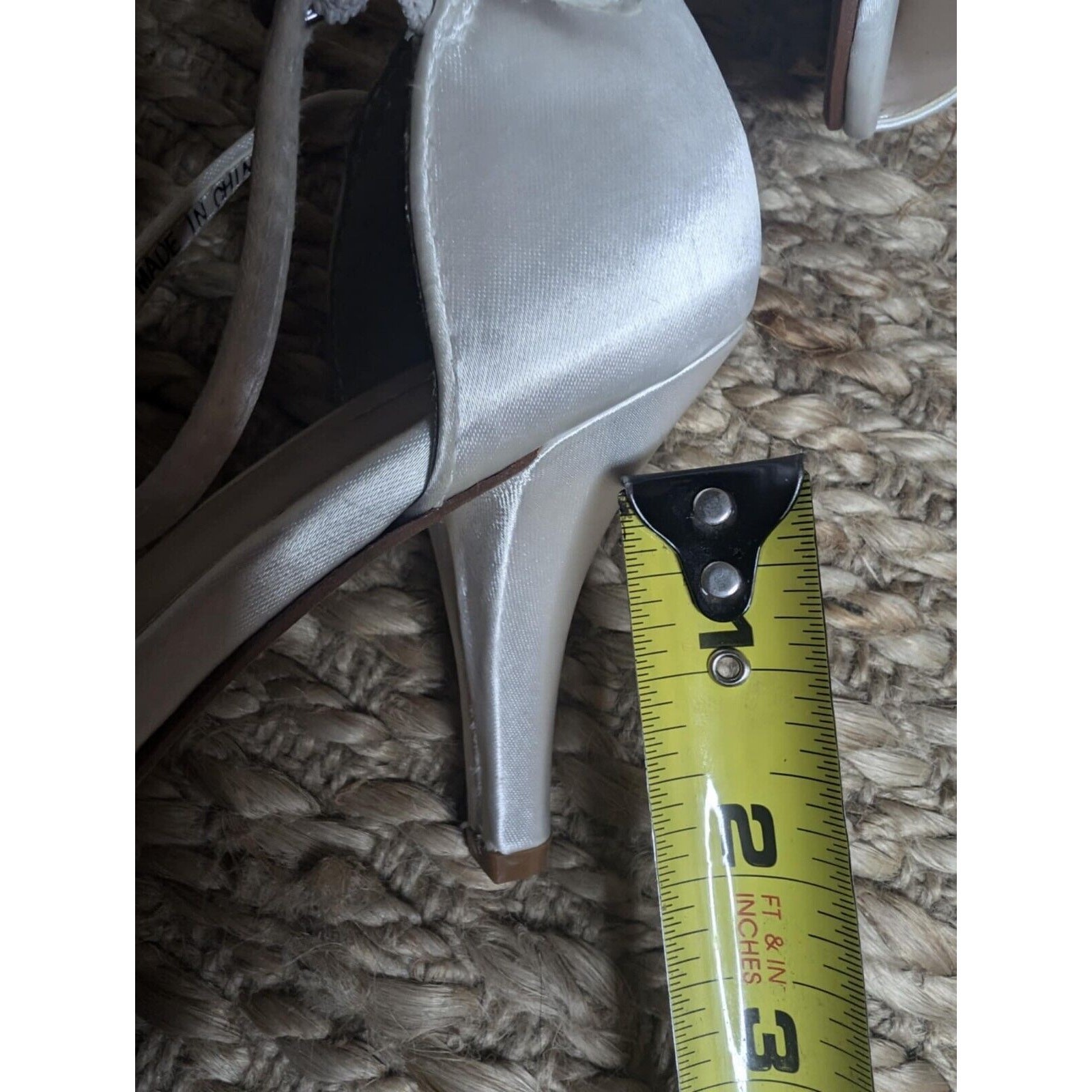 NEW Satin Dyeable White Heels David’s Bridal Size 7 -w- Diamond Embellishments
