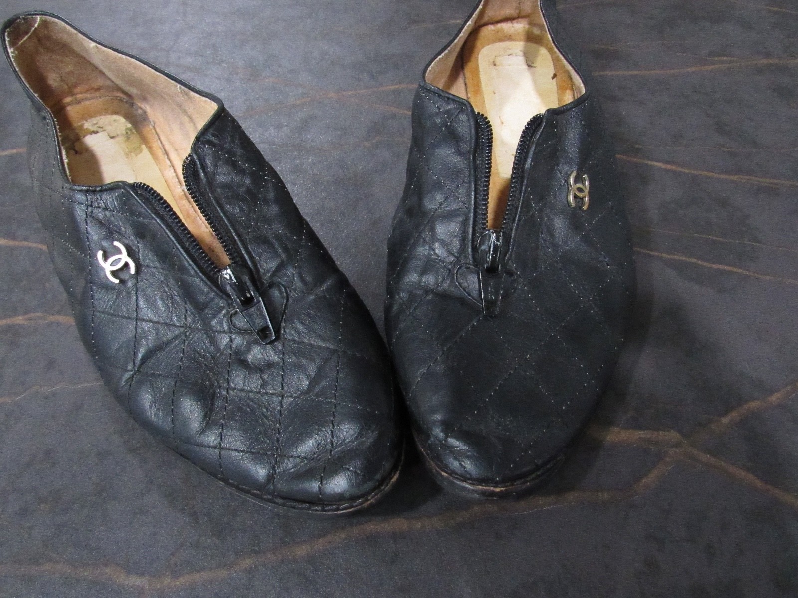 Vtg 80s RARE Zipper CHANEL Black Leather Quilted Logo Loafer Flats SHOES 8 39