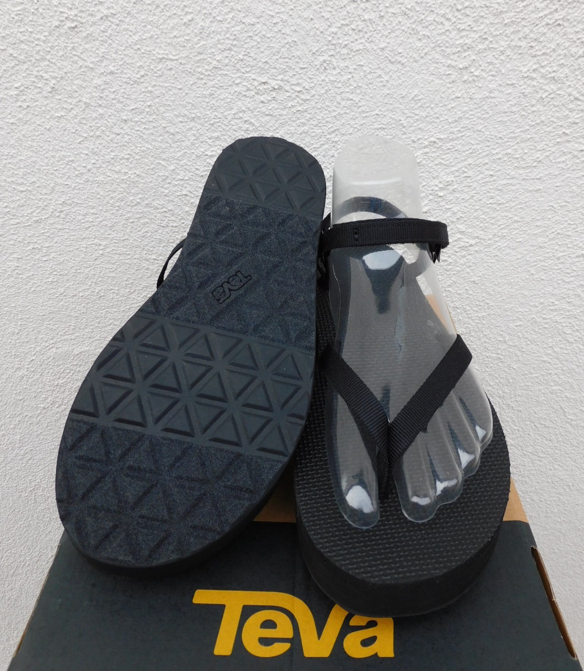 TEVA BLACK FLATFORM SLIM 2″ PLATFORM SANDALS, WOMEN US 6/ EUR 37 ~NEW