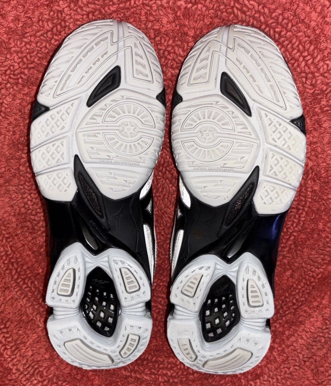 Mizuno Women’s Wave Bolt 7 Indoor Volleyball Shoes Sz 10 M, White & Black 430238