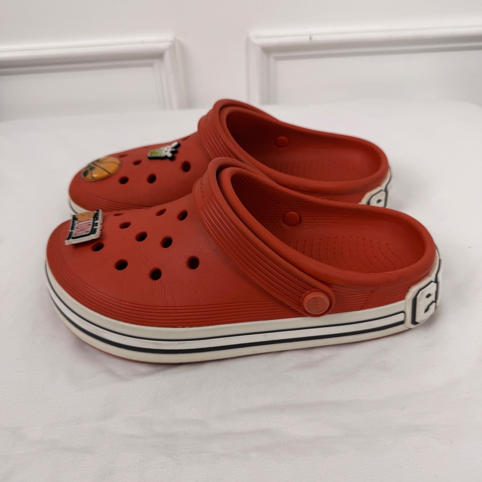 Crocs Bayaband Clogs Red Mens 5 Womens 7 Jibbitz Charms 205089-606