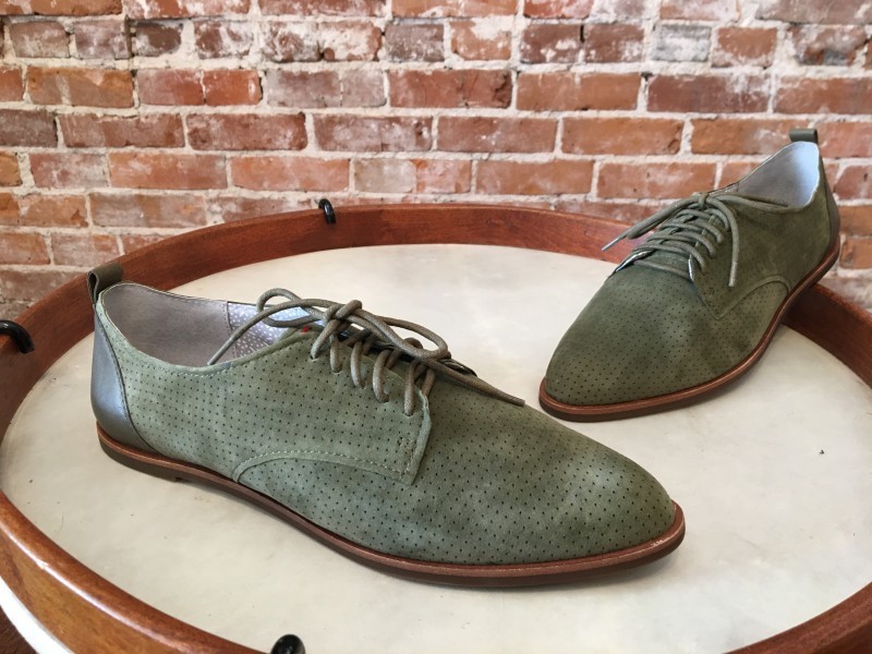 ED Ellen Degeneres Suede Perforated Kulver Oxford Flats Chive Green 11 New