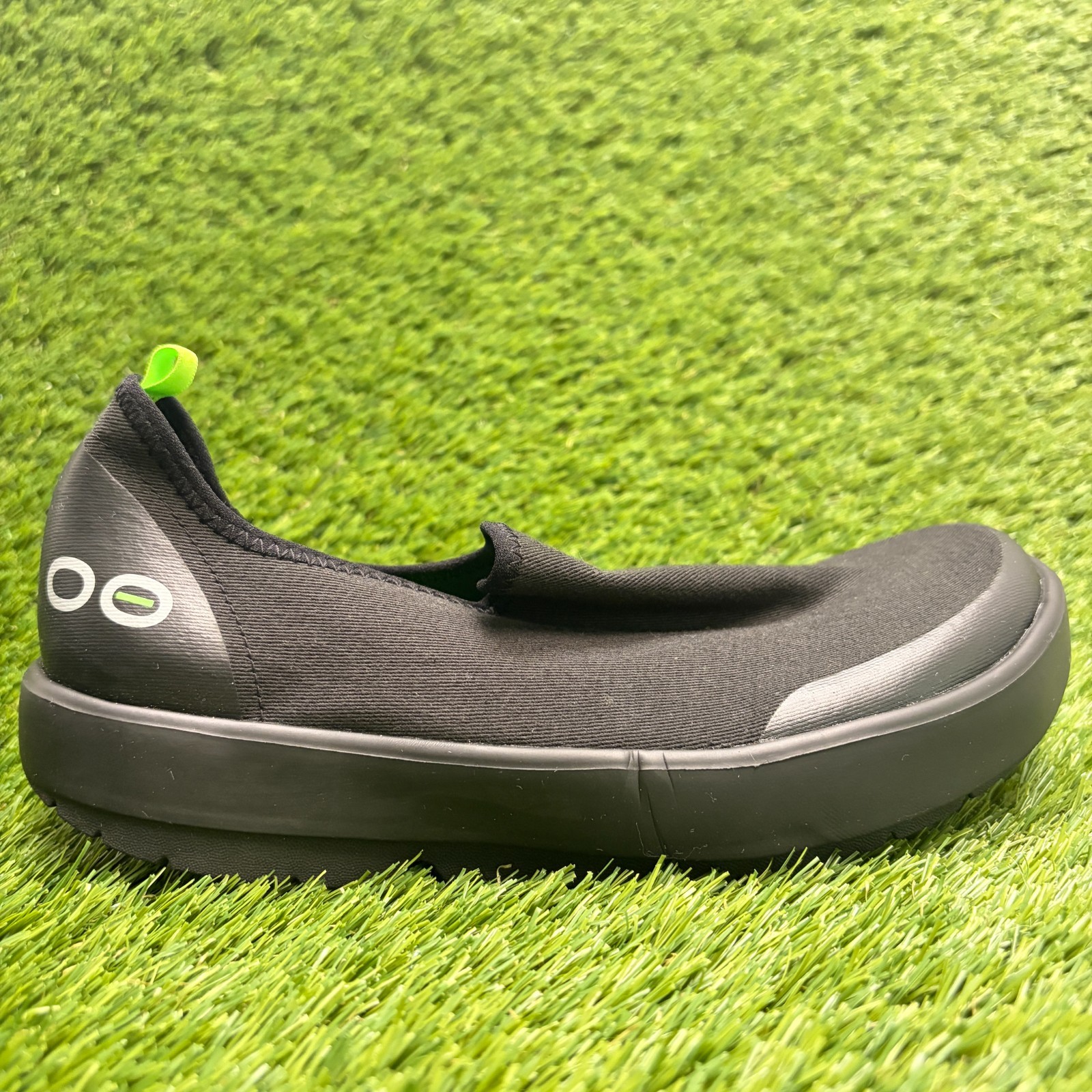 OOFOS OOmg eeZee Low Womens Size 9.5 Black Casual Walking Slip On Recovery Shoes