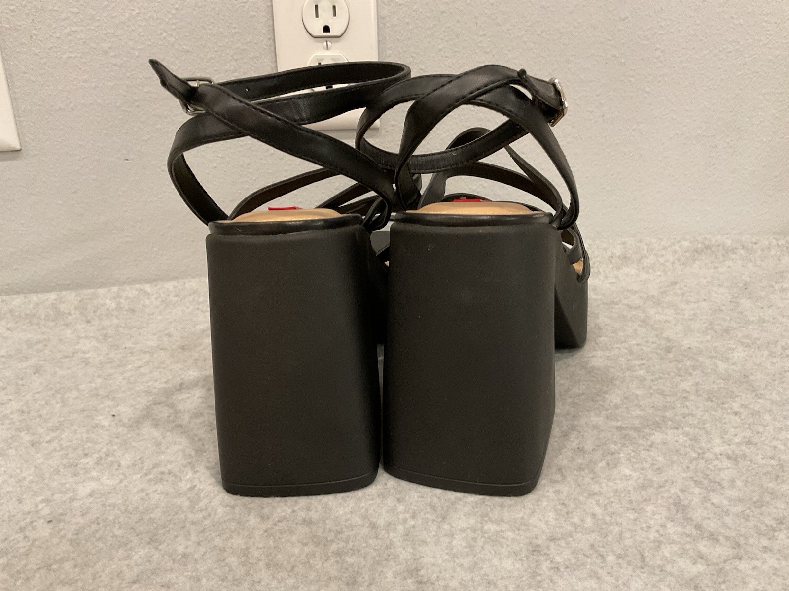 Vintage LN Y2k UnionBay Platform Chunky Black Strappy Sandals Shoes 11 Goth