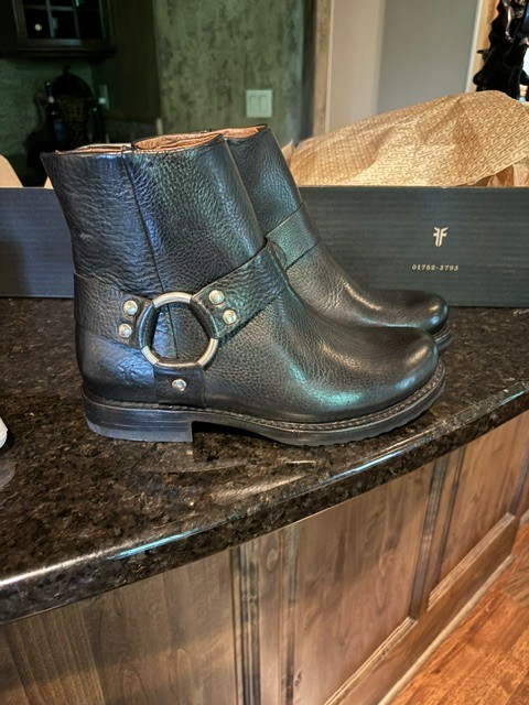 Frye Veronica harness short boots 6.5 NEW