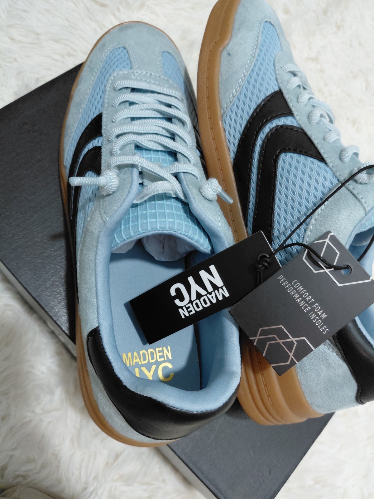 Madden NYC women’s size 10 light blue sneakers