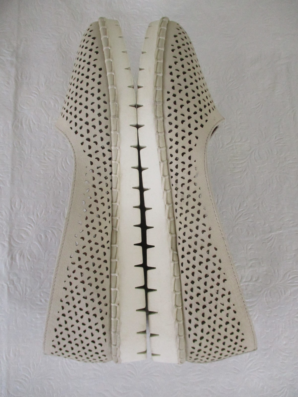 Adam Tucker by Me Too Neela Flats 8.5 Beige Perforated Leather Ballet Shoes