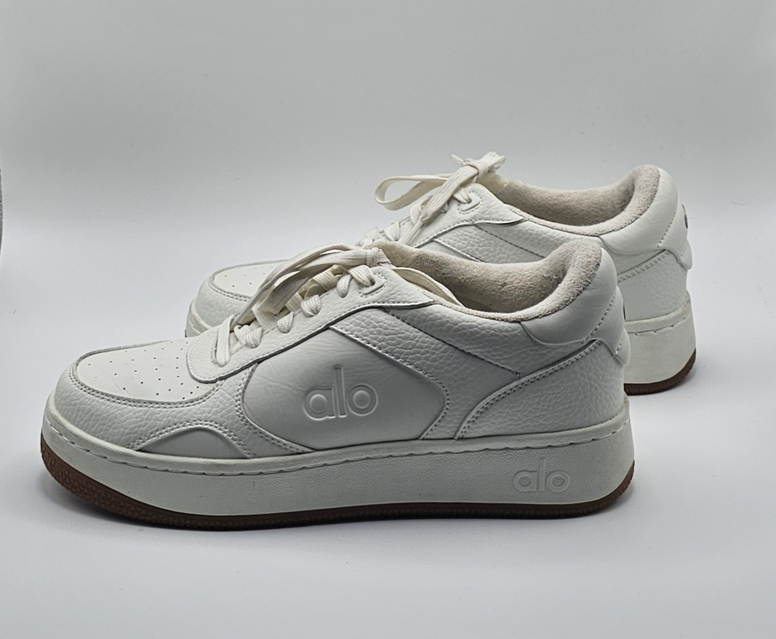ALO Recovery Mode Vegan Leather Natural White Gum Unisex Low Top Sneaker W8.5 M7
