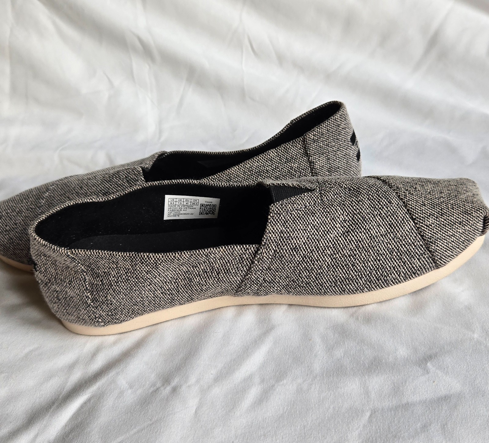 Womens Toms Slip-ons Black and Cream Size 9.5