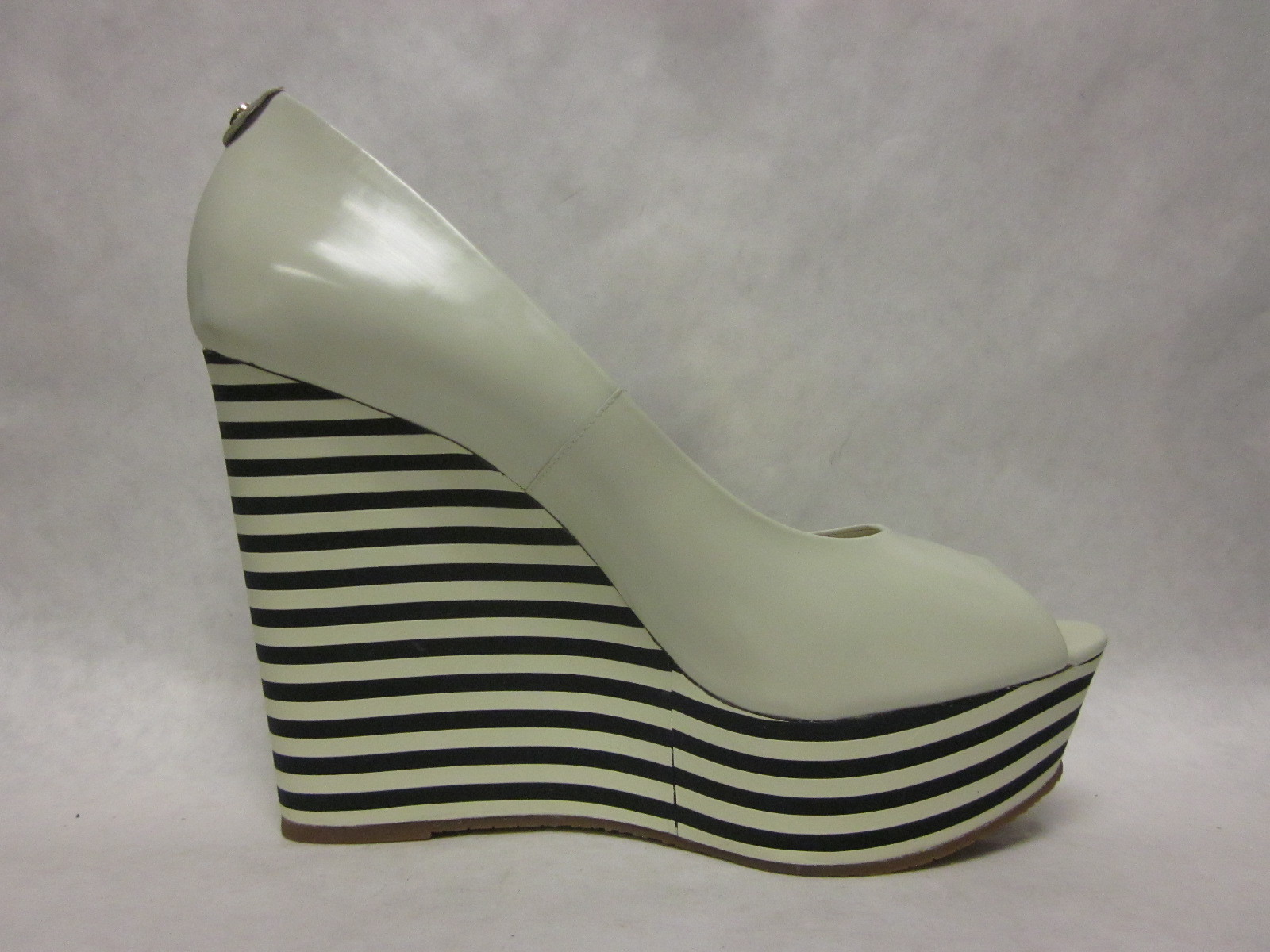 Michael Kors Adalia Patent Peep Toe Vanilla Platform Wedge Heel – size 9