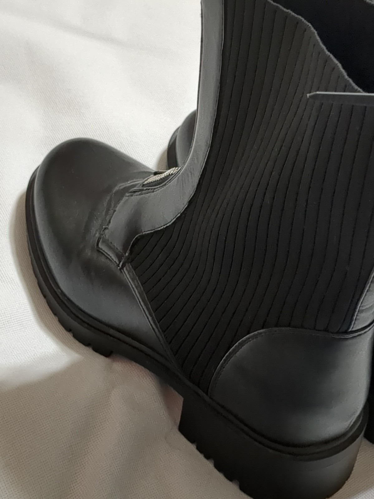 Torrid Chelsea Boots Front Zip Black Size 9.5 WW EUC