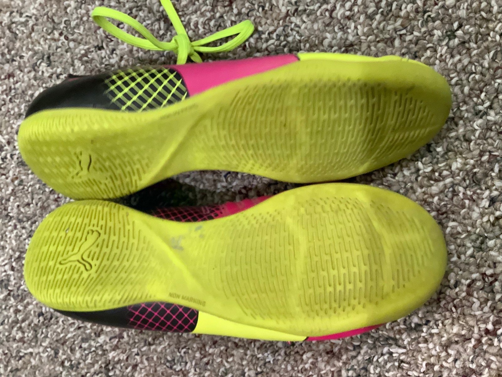 PUMA Evo power 4 Soccer shoes indoor 5 C Pink Yellow black flat sneakers play