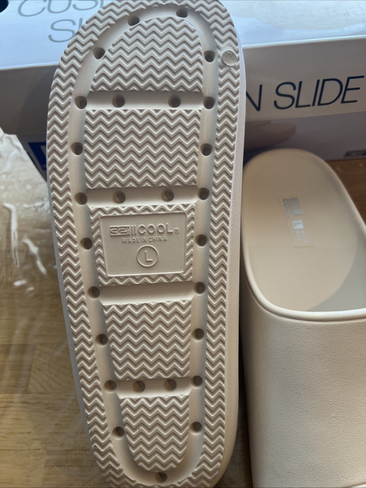 32 Degrees Unisex Size Large (W 9-10 / M 7-8) Cushion Slide Sandal, Cream