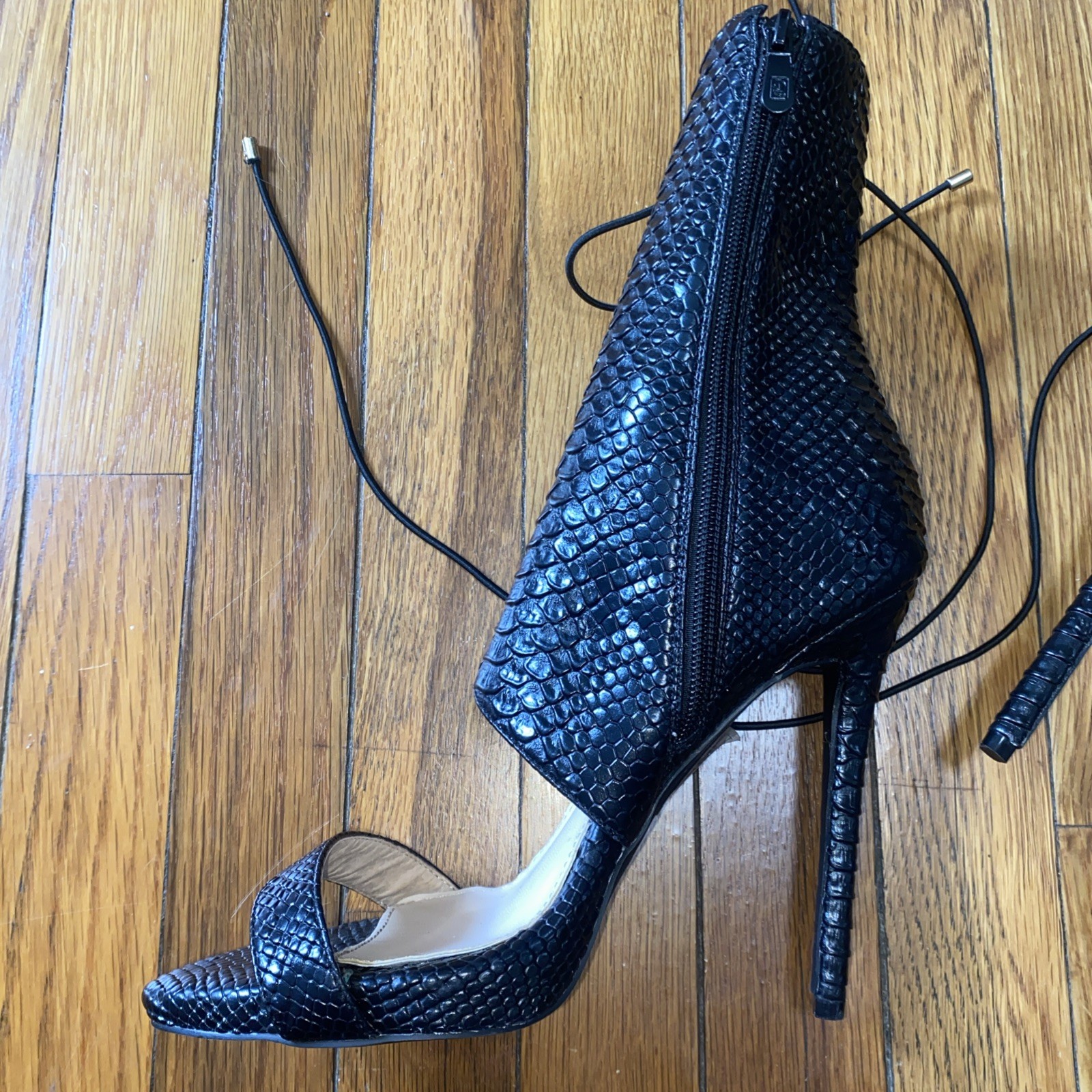 NWOT Azalea Wang Black Laced Open Toe Snake Stilettos Shoes Heels Sandals Size 9