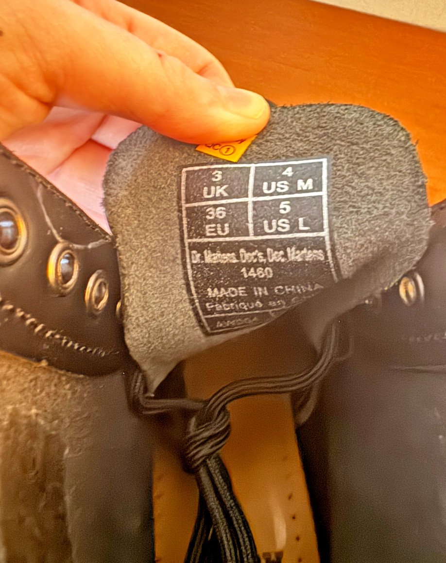 Dr. Martens 1460 Boot Black Smooth Leather UK3 US W4 EU36 – New, Damaged Box
