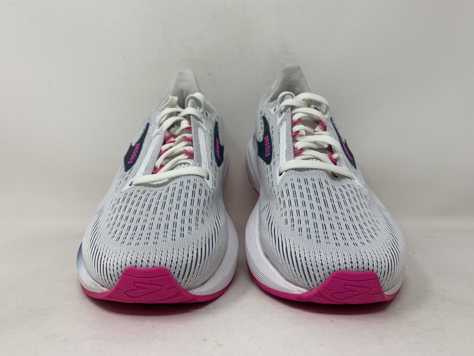 Women’s Brooks Revel 8, White/Moonlight/Pink, 7 B Medium US