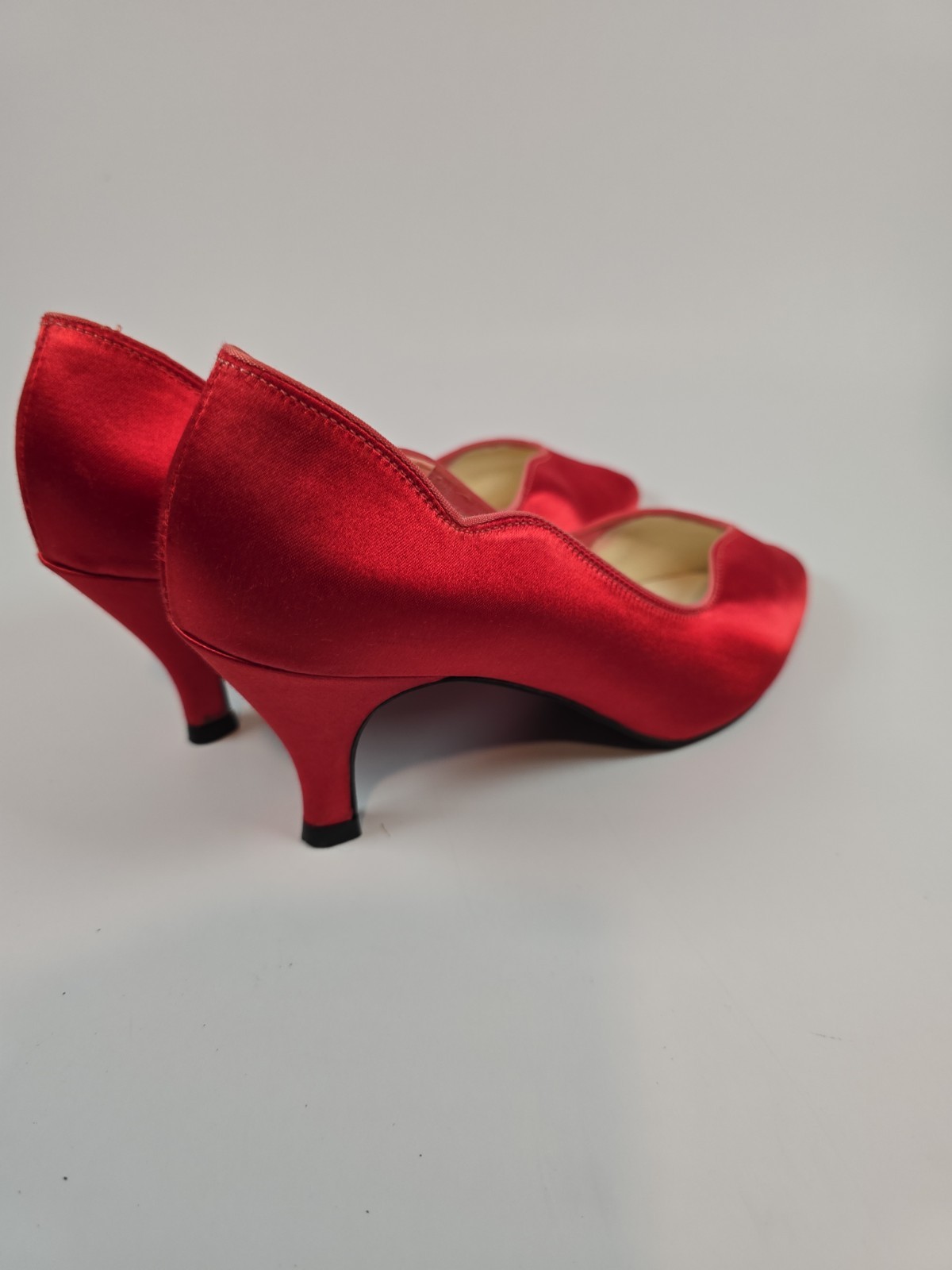 Dyeables Size 7 Red 2.5 Heels