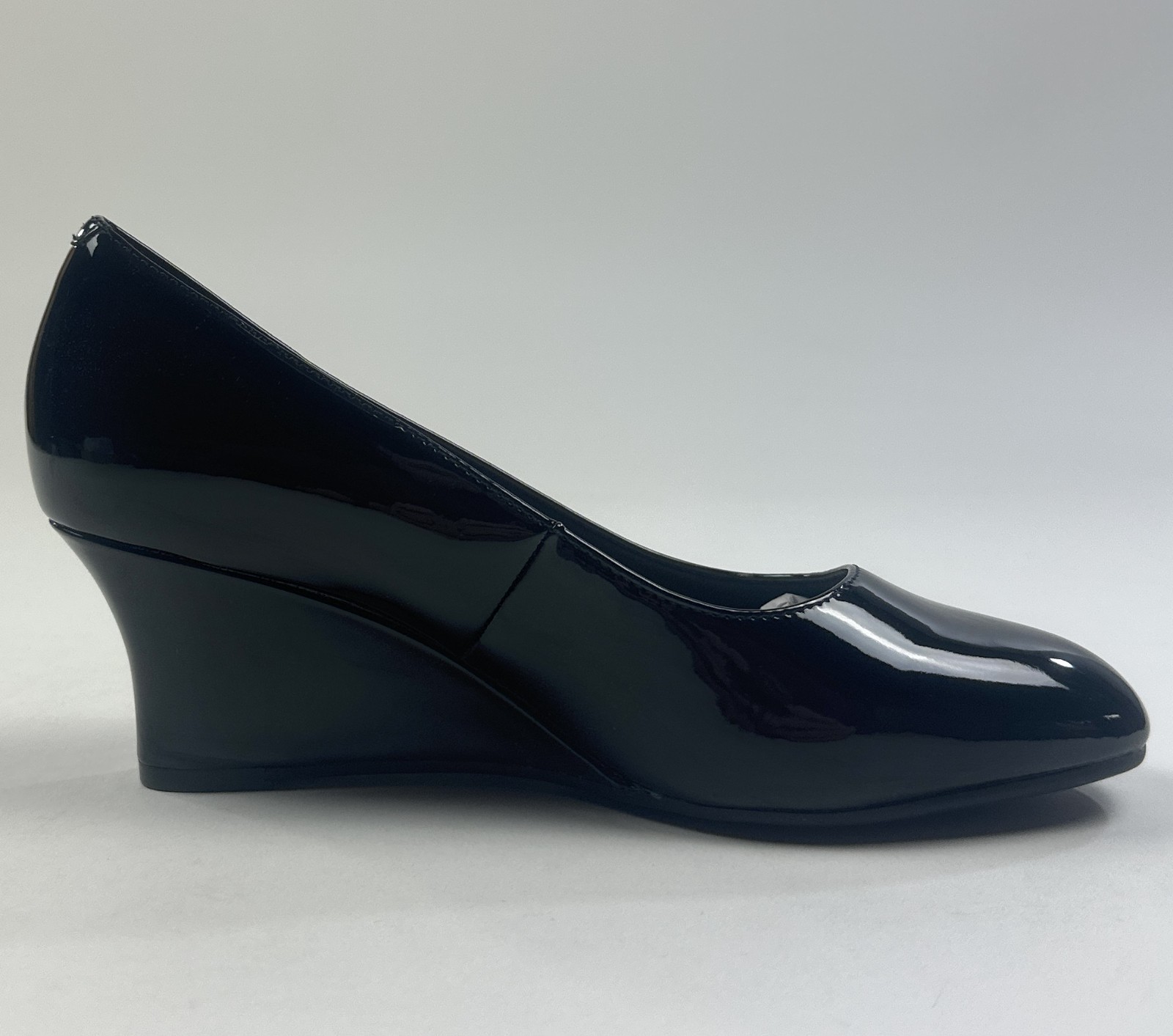 Clarks Olivette Pearl Black Womens 7.5 Patent Leather Heels Wedge Shoes 26180044
