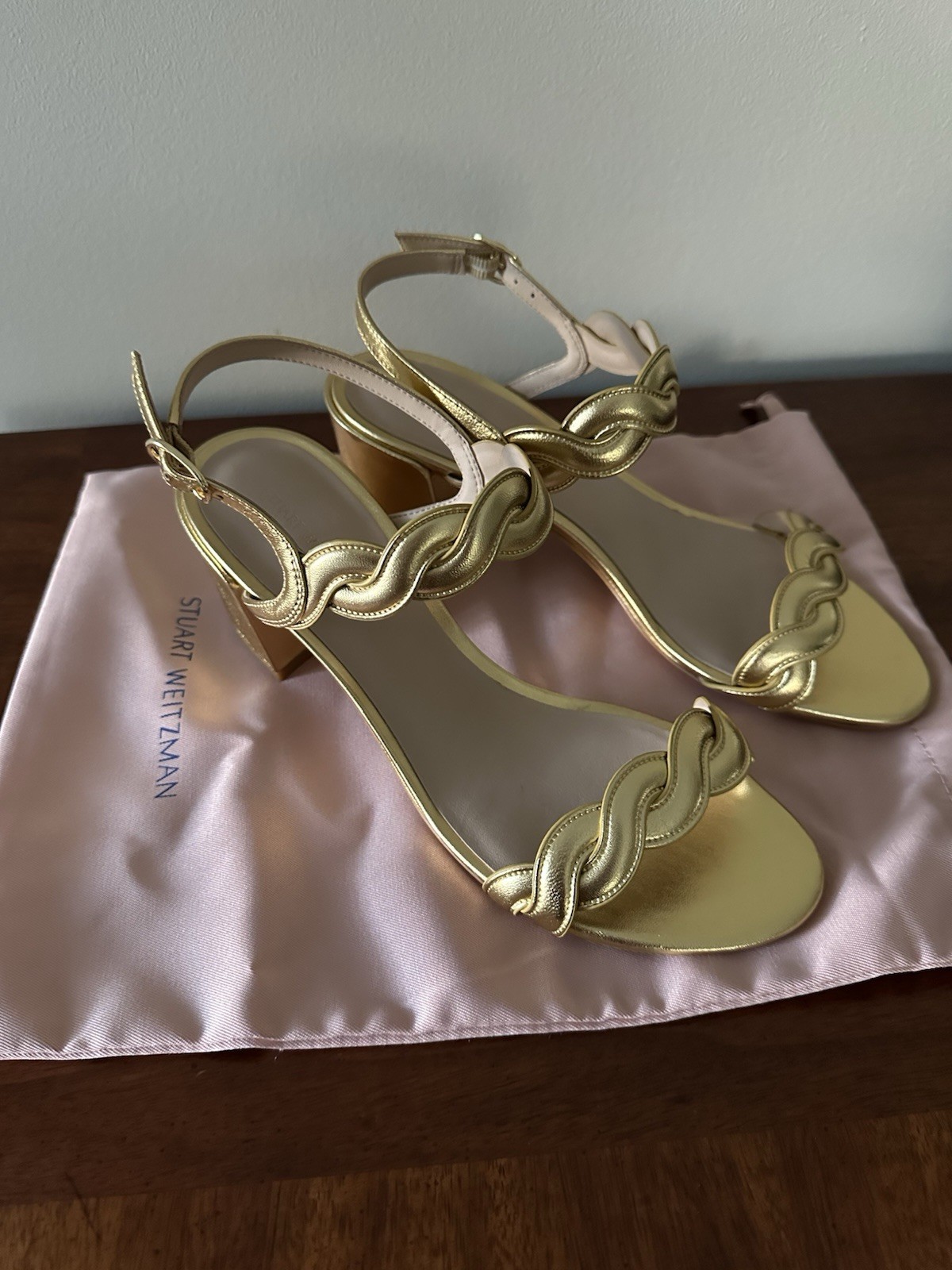 New In Box! Stuart Weitzman Twistie Block Heeled sandals- Gold Size 9.5/40