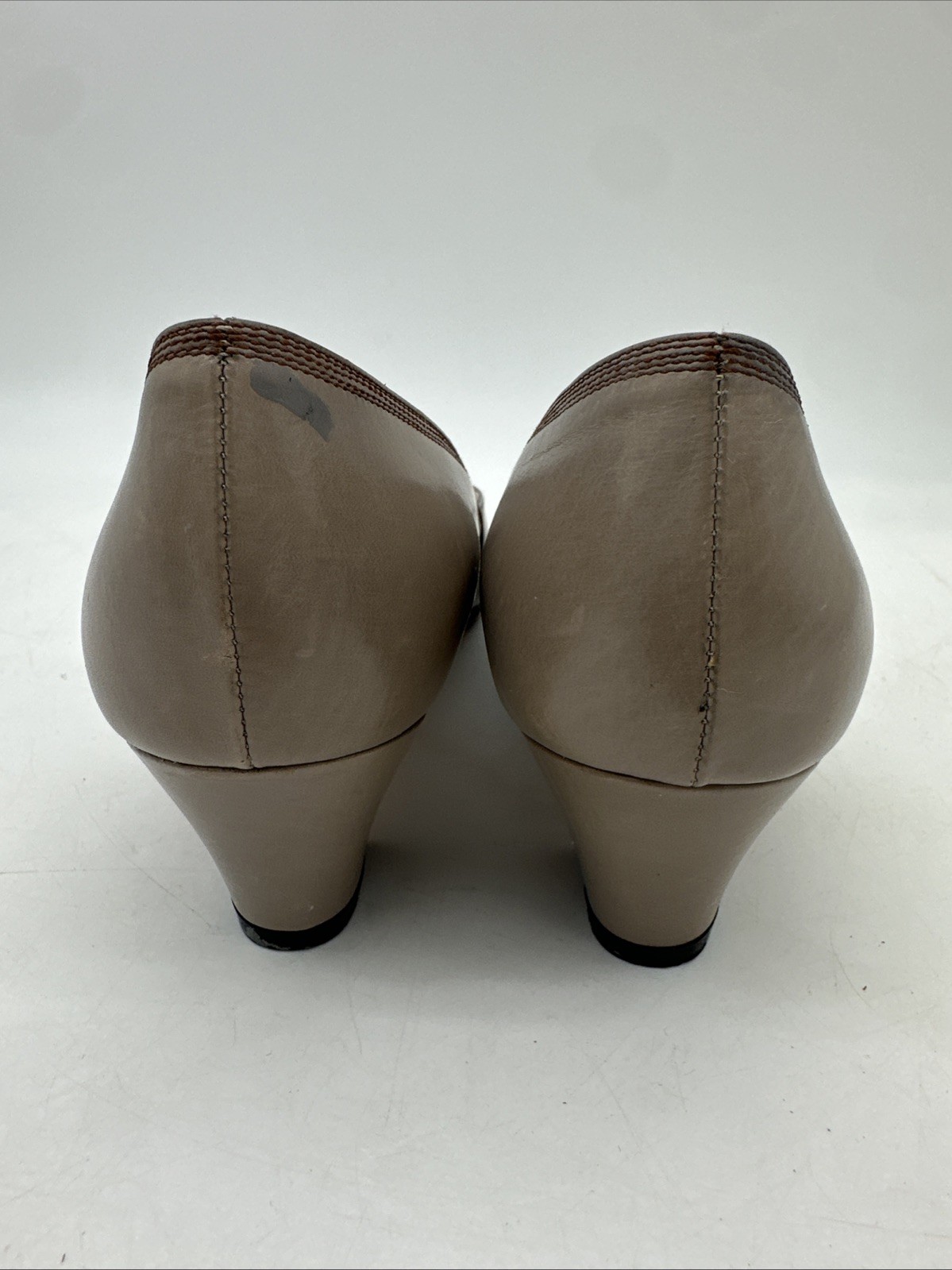 Salvatore Ferragamo Alleata Beige Tan Heels Size 8.5AAA EUC