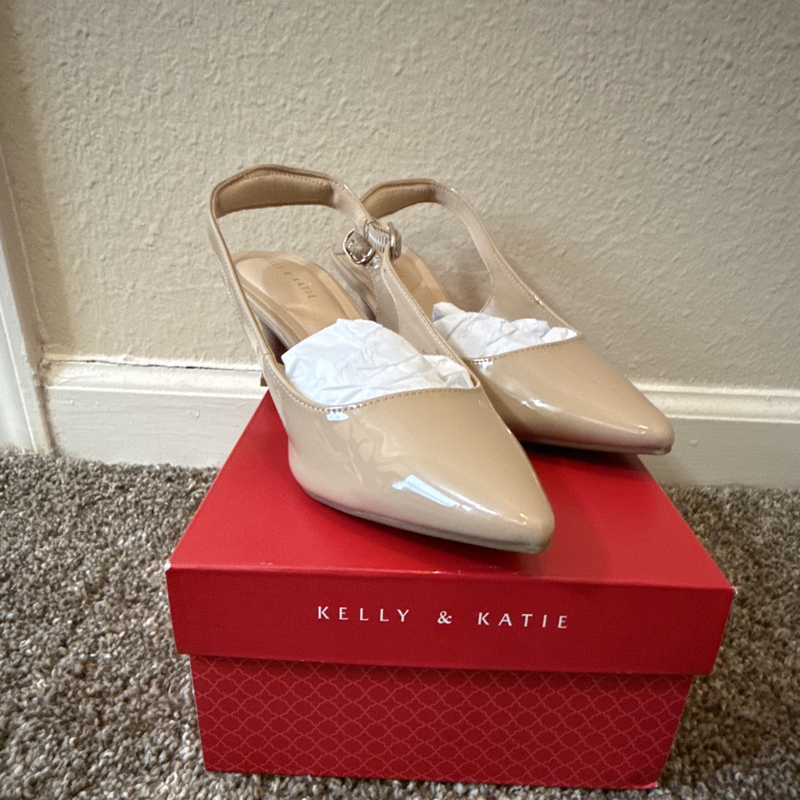 Kelly & Katie Women’s Beige Patent Leather Slingback Pointed Toe Kitten 7.5