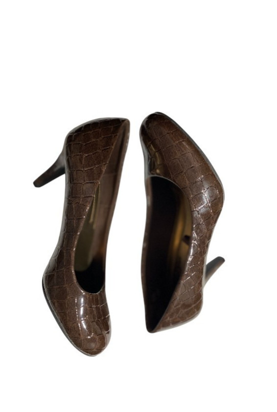 Comfort Plus by Predictions Croc Embossed 2.75 in heels SZ 5 EXCELLENT COND!