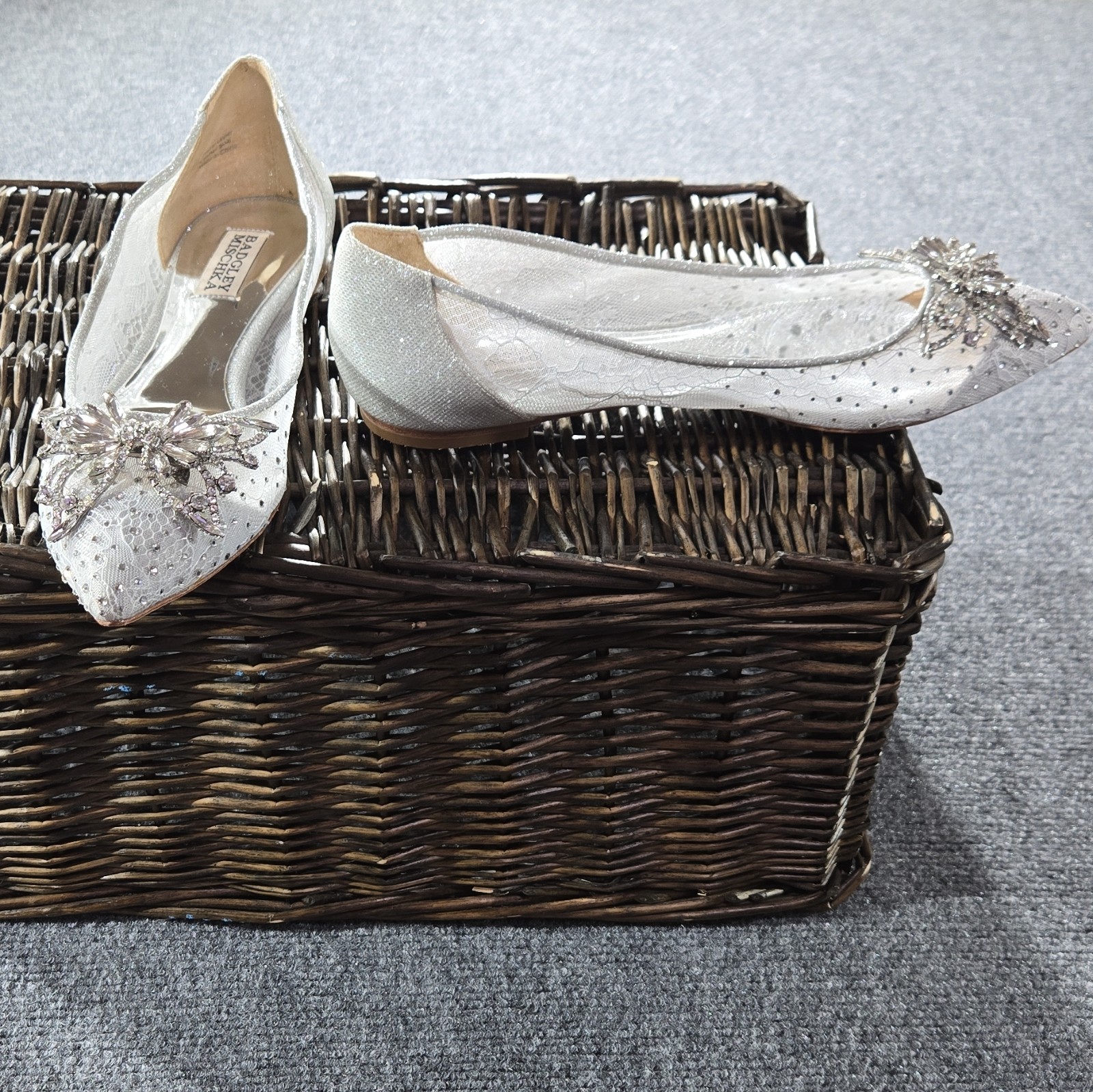 Badgley Mischka Silver Lace Embellished Crystal Rhinestone Beaded Flats Size 8.5