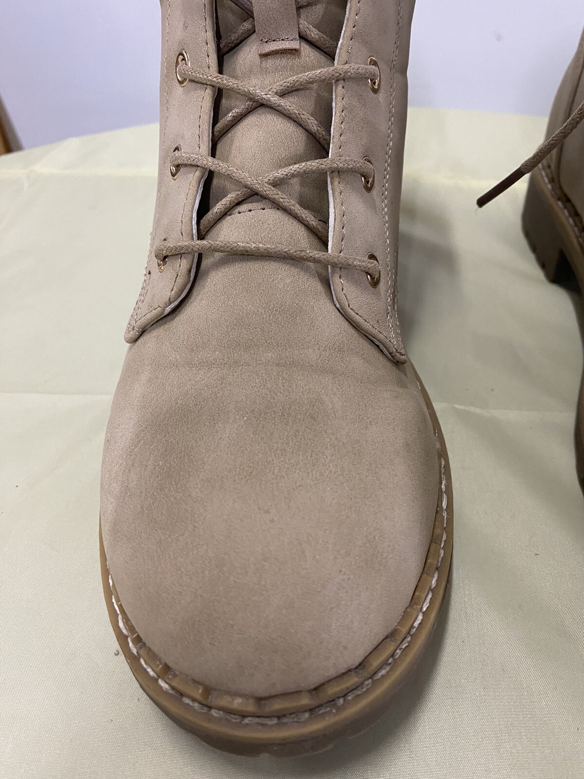 Justfab Illona Women’s Classy Combat Style Boot. Light beige Size 8.5