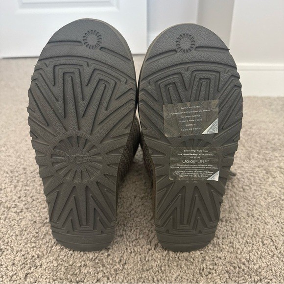 UGG Australia Women’s Gray Knit Button Boots Size 7 Right & Size 8 Left