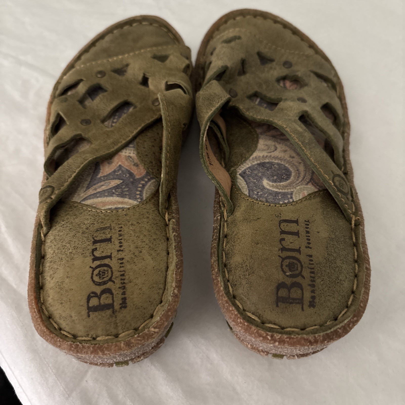 Born Handcrafted Leather sandals Size 7/38 M Olive Green Cut Out Design New