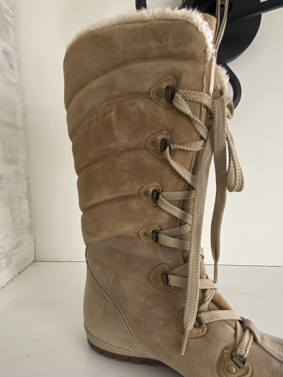 Tan Lace Up Helly Hansen SKULD 3 Women’s Nubuk Faux Fur Waterproof Boot Size W 8