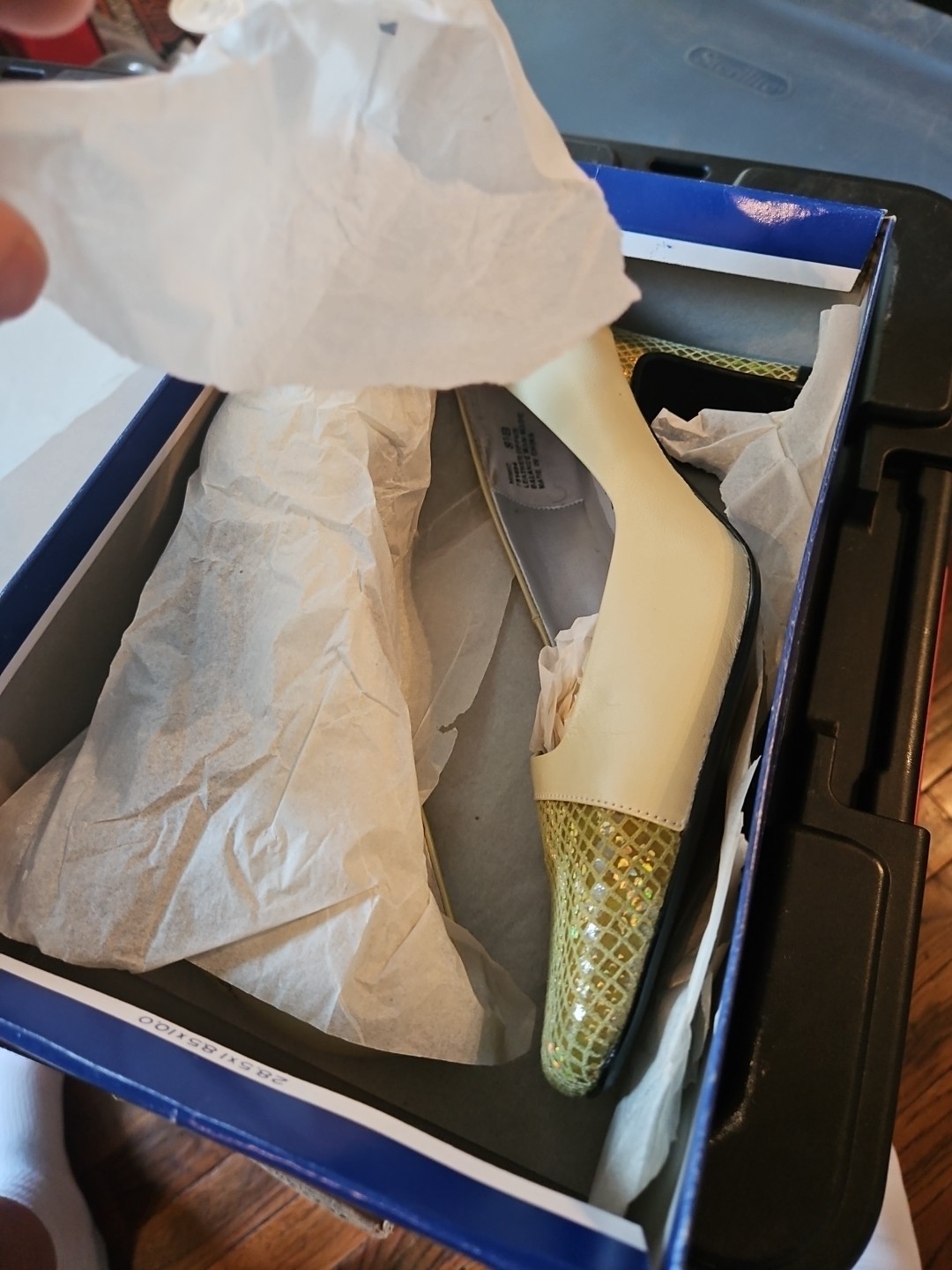 Bellini Embossed Snake Shoes Heels Size 8.5 Gold EUC, NWT