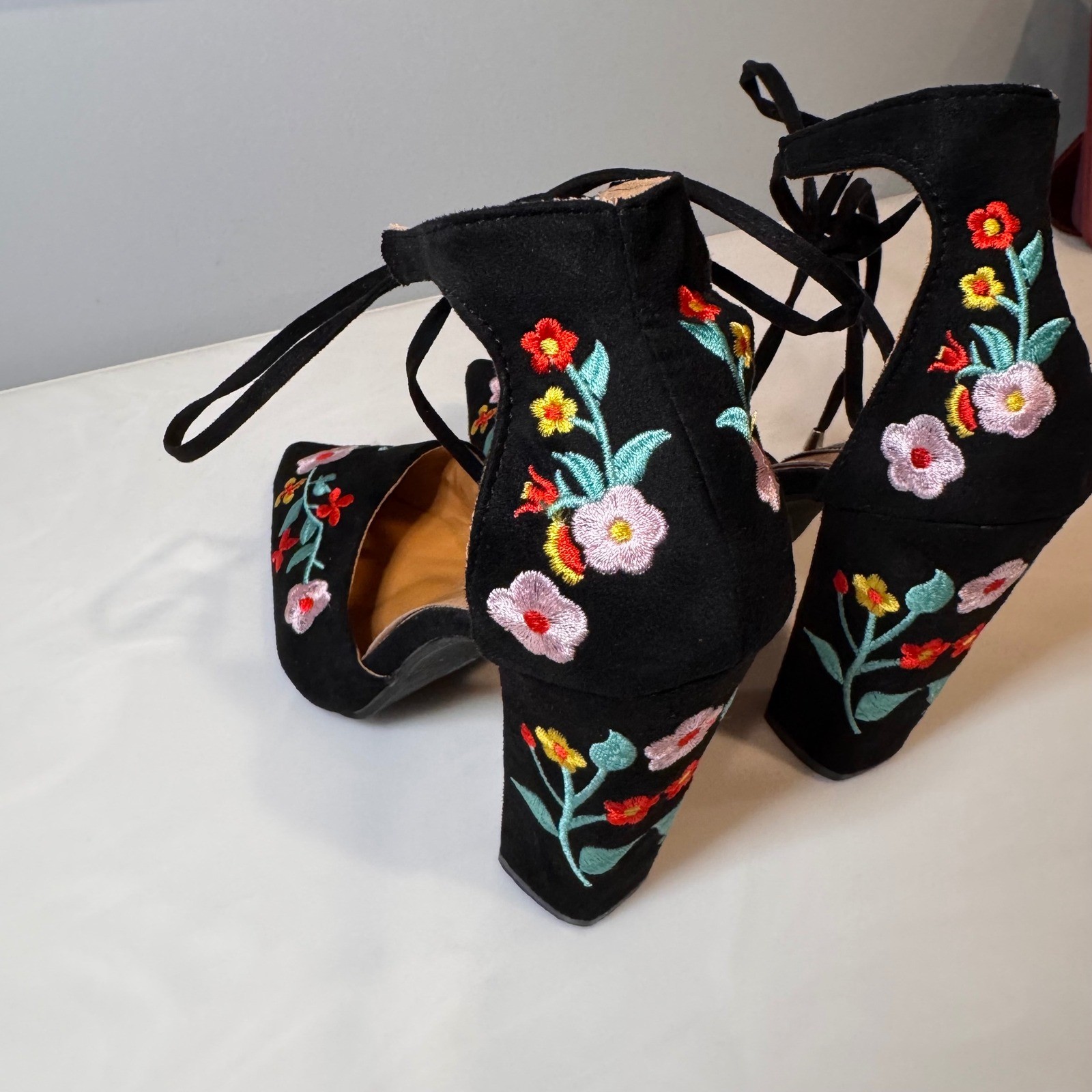Whimsical Garden Romance Black Suede Floral Embroidered Lace Up Sz EU40/US9