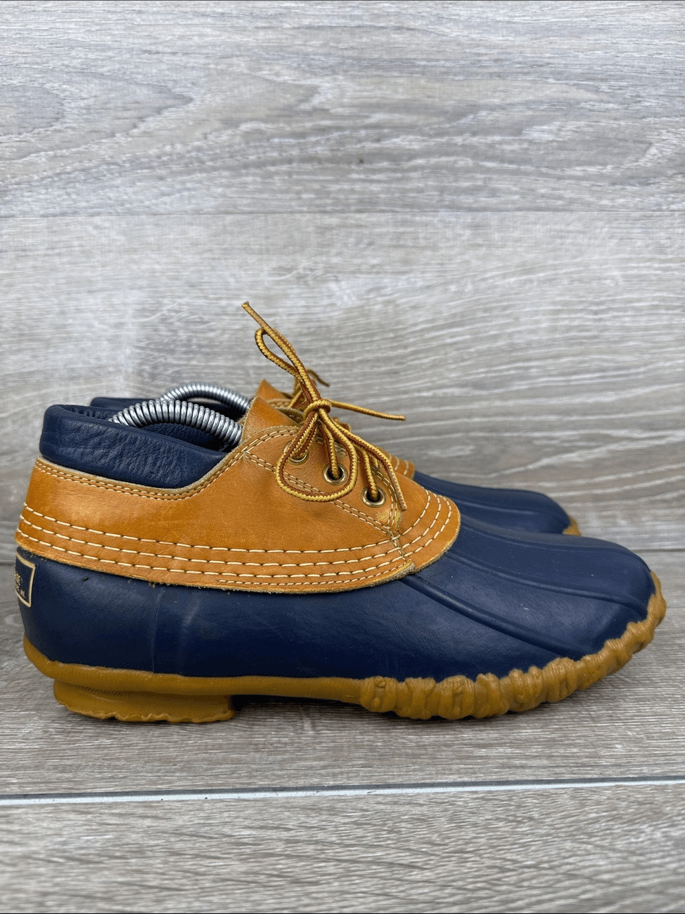 L.L. Bean Maine Hunting Shoe Women’s Sz 8 Waterproof Tan Leather Navy Moc Boots