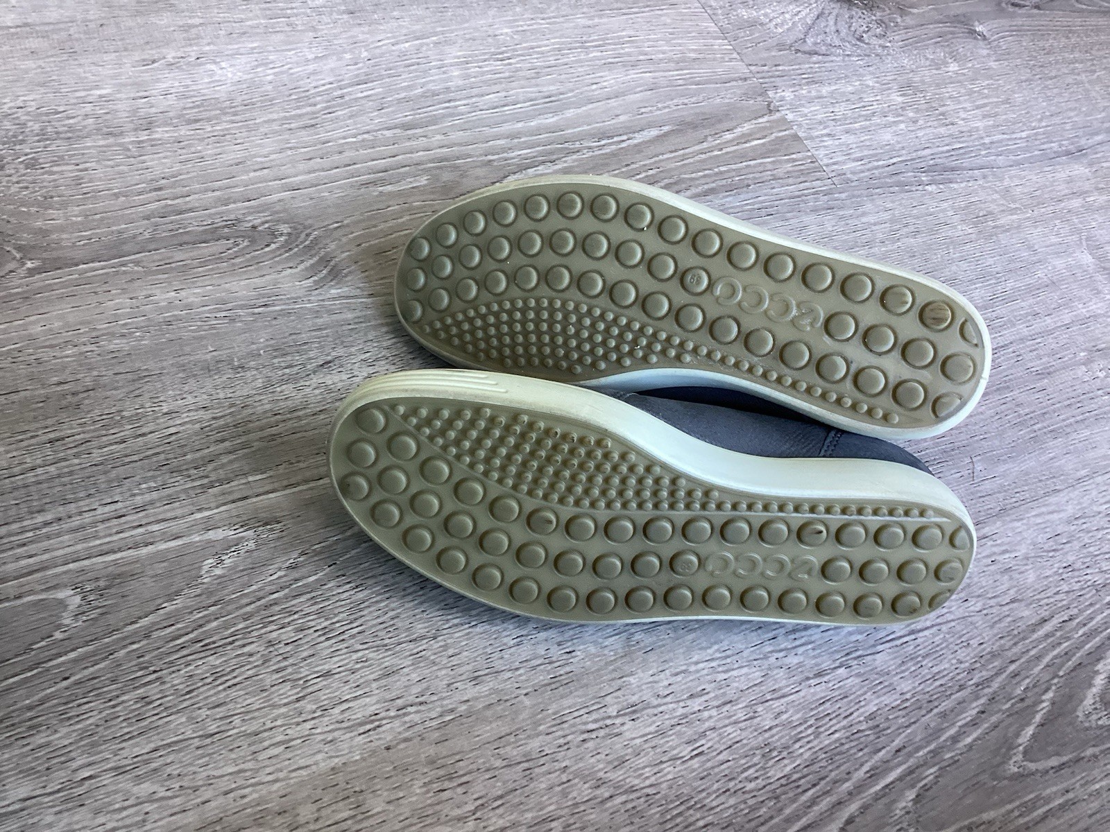 Ecco Soft 7 Shoes Womens 8 / 39 Gray Nubuck Leather Zip Bootie Casual Comfort
