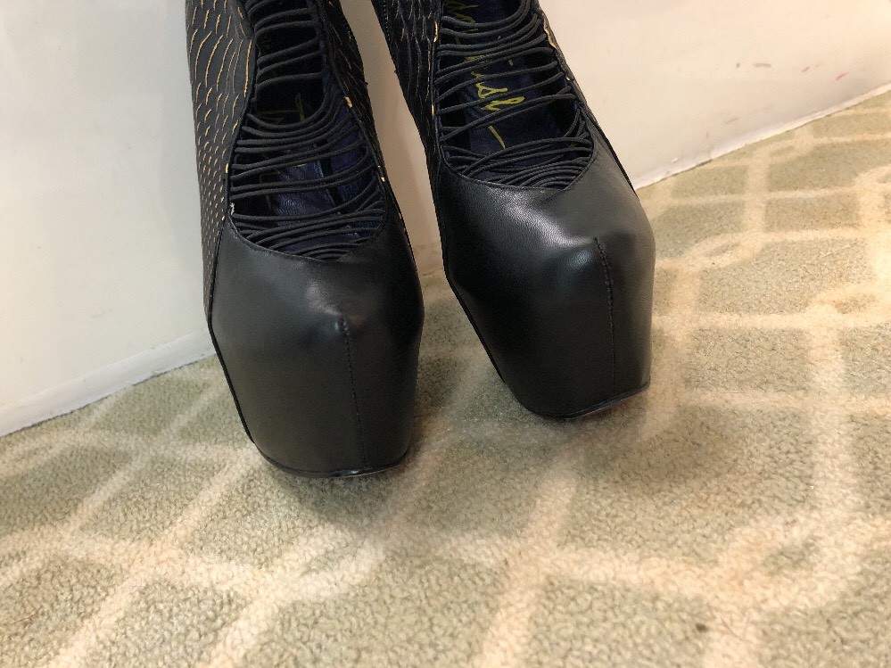 London Trash Crucify Wedge Strappy High Heel Leather Boots 8 Gold Snake Black