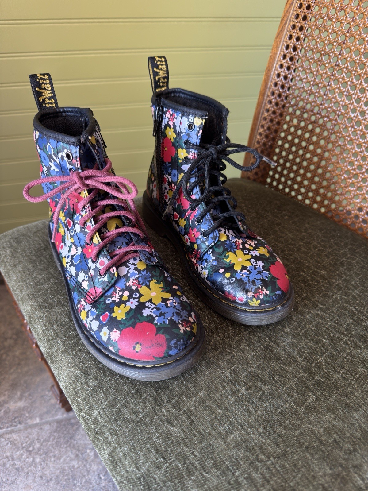 Dr. Martens 1460 Wanderflora Floral Boots – Y2K Style Authentic Dr. Martens 1460