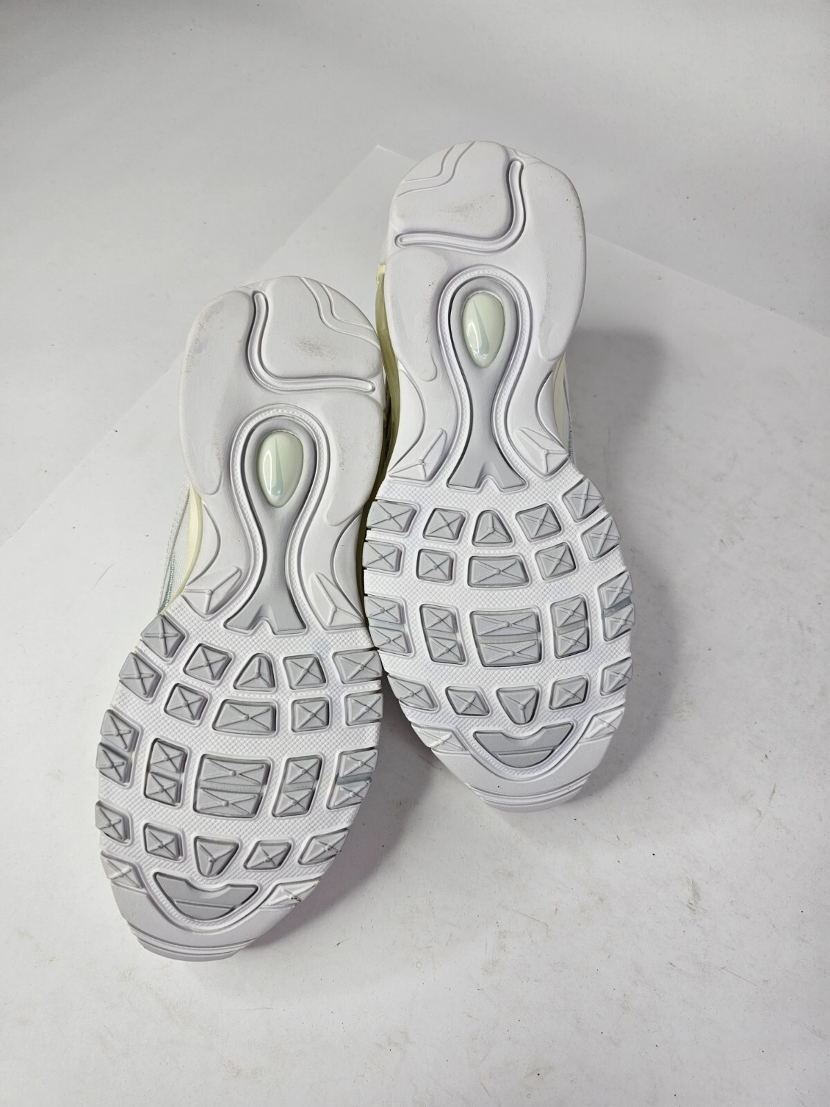 EUC! WMNS NIKE AIR MAX 97 WHITE-WHITE-PURE PLATINUM SZ 6.5 [921733-100]