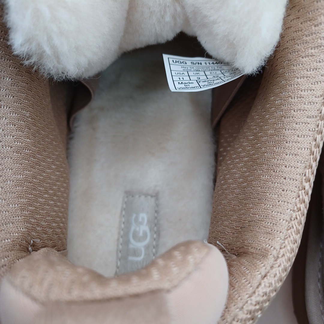 UGG Womens Lowmel Shoes In Sand Size 11 US