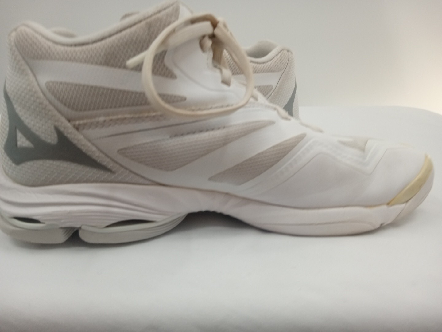 Mizuno Wave Lightning Z6 VolleyballShoes Women’s 9.5 White Athletic Sports