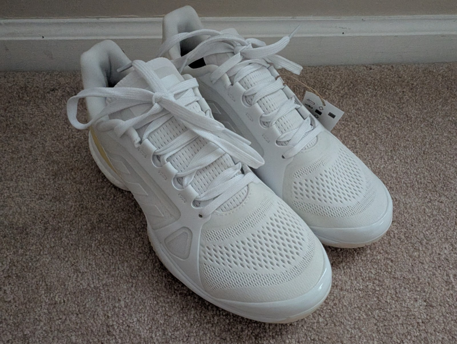 NWOB Adidas Avaluxe Tennis Shoes Lace Up Sneakers, White/Orange Tint, Sz 8.5