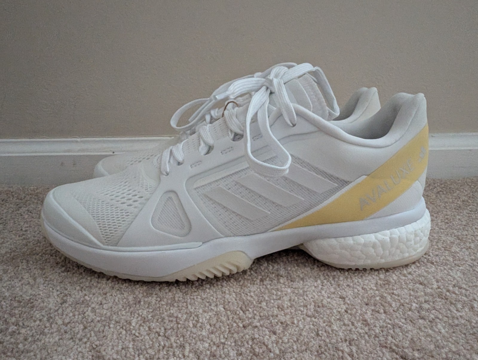 NWOB Adidas Avaluxe Tennis Shoes Lace Up Sneakers, White/Orange Tint, Sz 8.5