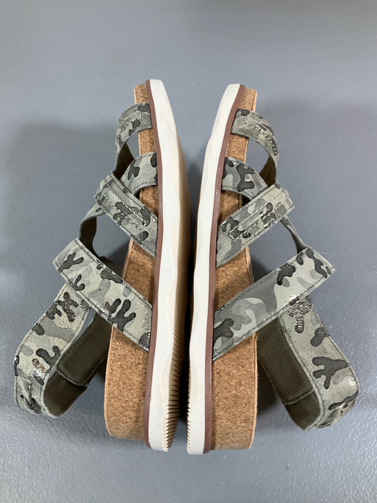 Clarks Brynn Step Women’s Tan Leather Adjustable Sandals, Size 7 – Eco-Friendly