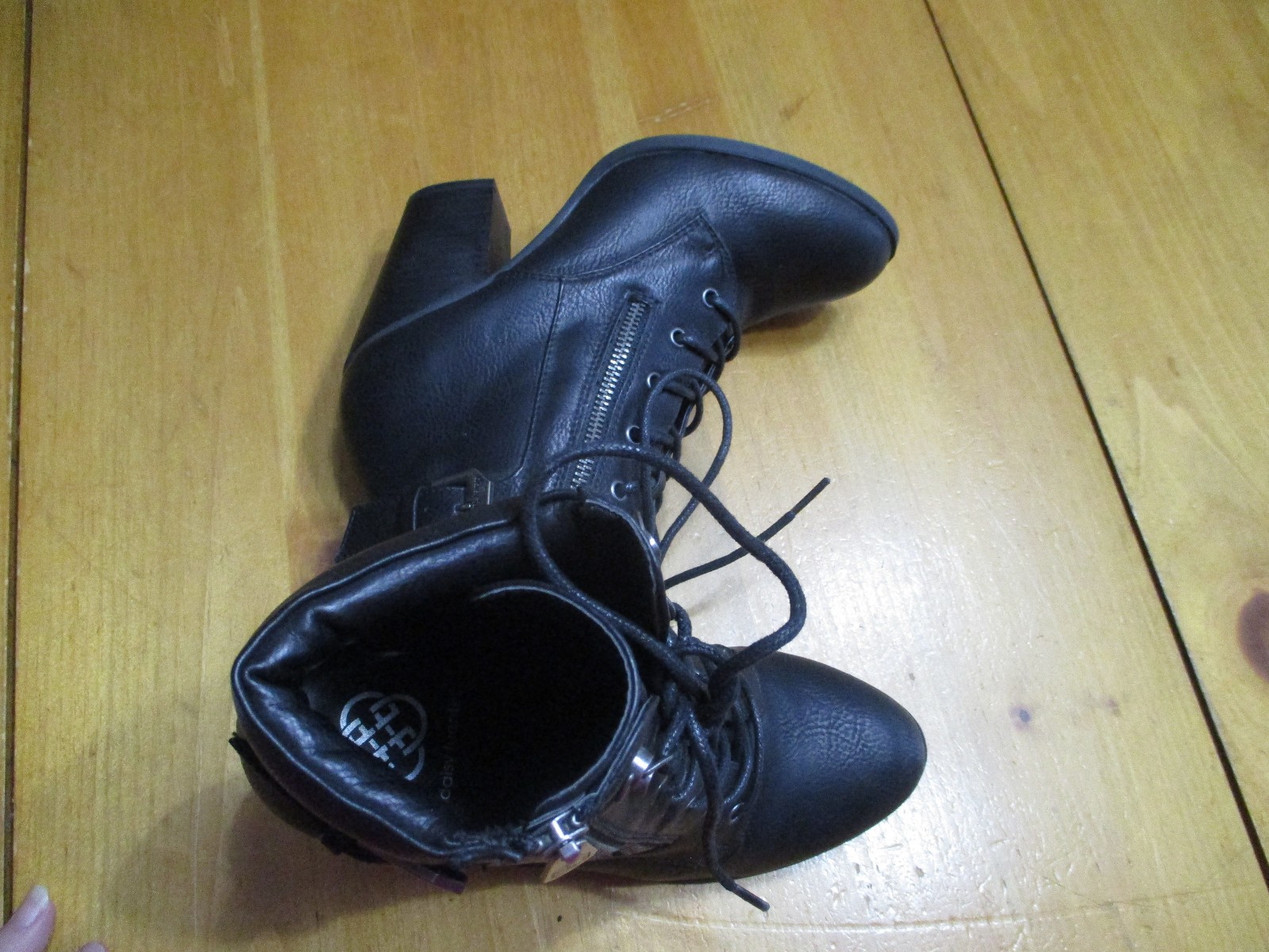 Daisy Fuentes Calida Black PU 3.5in Block Heel Zip Ankle Booties womens size 7M
