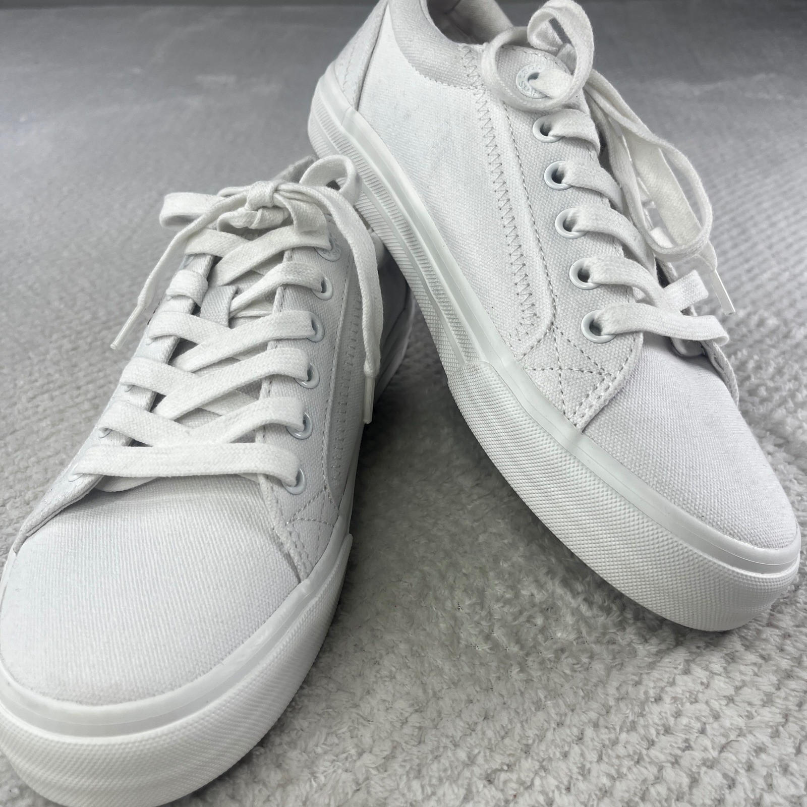 Taos Z Soul White Canvas Lace Up Sneakers Womens Size 7 ZSL-1384