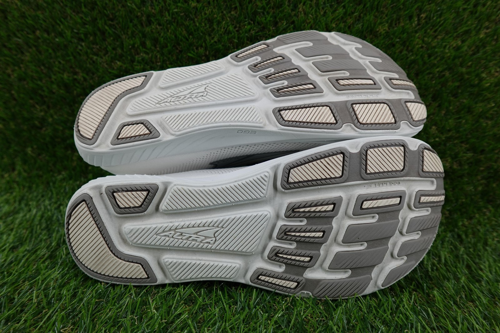 Altra Escalante 4 Shoes Womens Size 9.5 White Running Athletic Sneaker