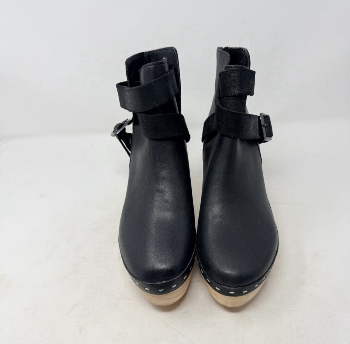 Free People Women’s Black Leather Ankle Bootie Round Toe Buckle Strap 7.5